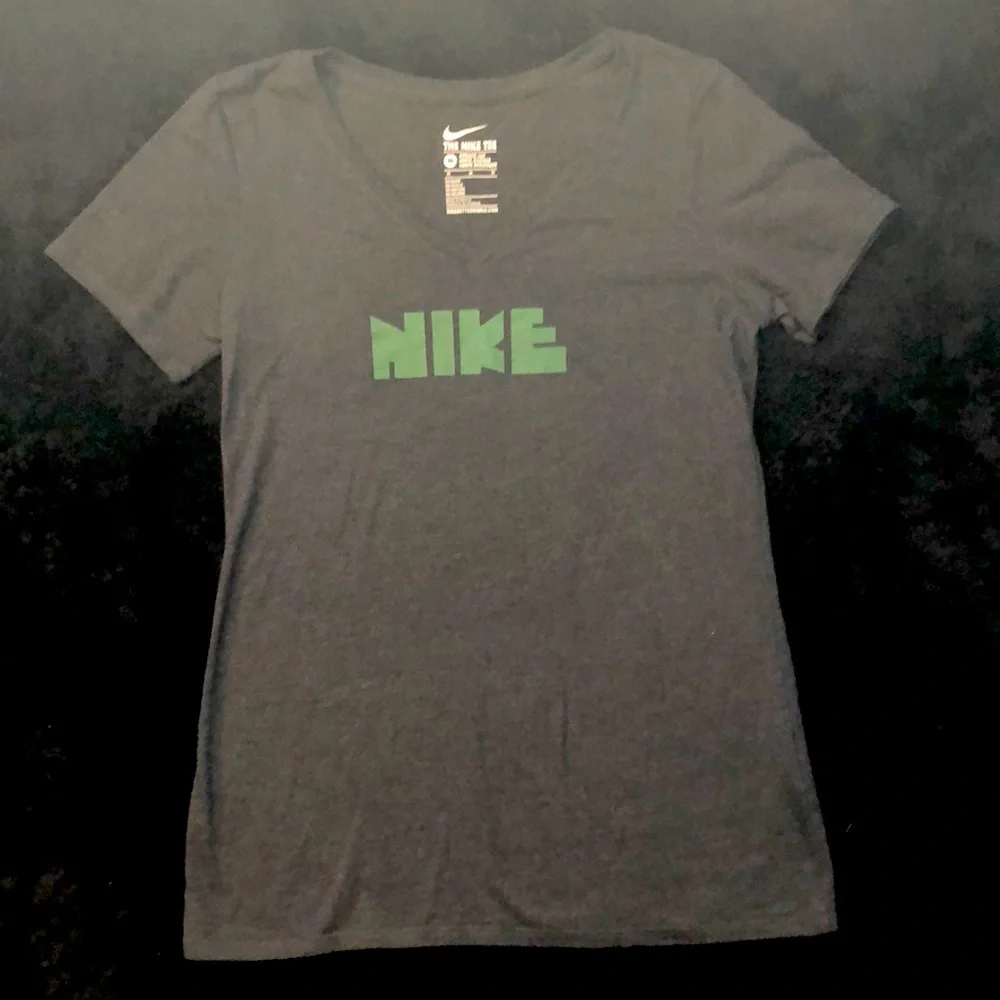 The‎ Nike Tee M